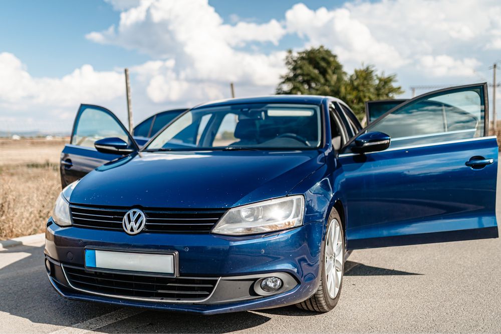Volkswagen Jetta 2.0 TDI DSG 140 CP