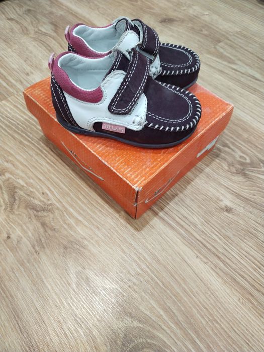 Продам детскую обувь