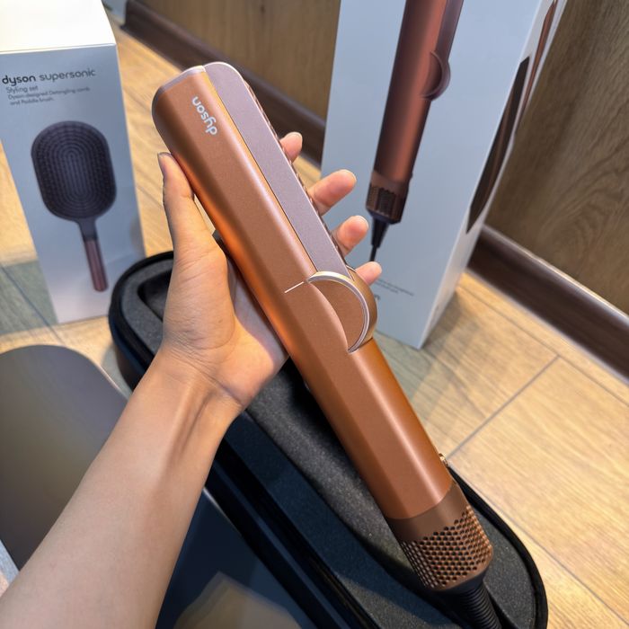 Продаю новый Дайсон airstrait