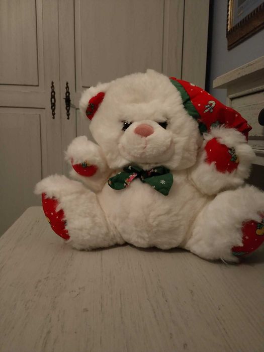 Бяло меко плюшено мече с шапка от Германия