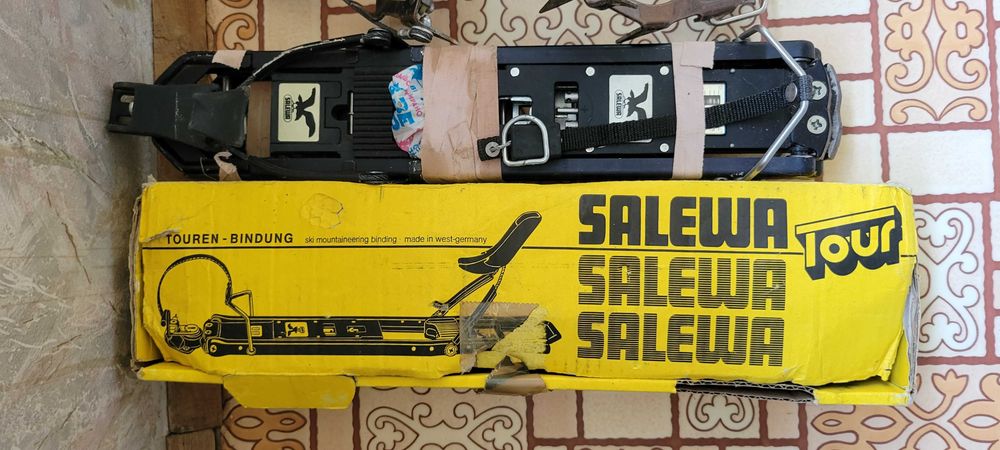 Автомати за ски с колани, с повдигащи пети.