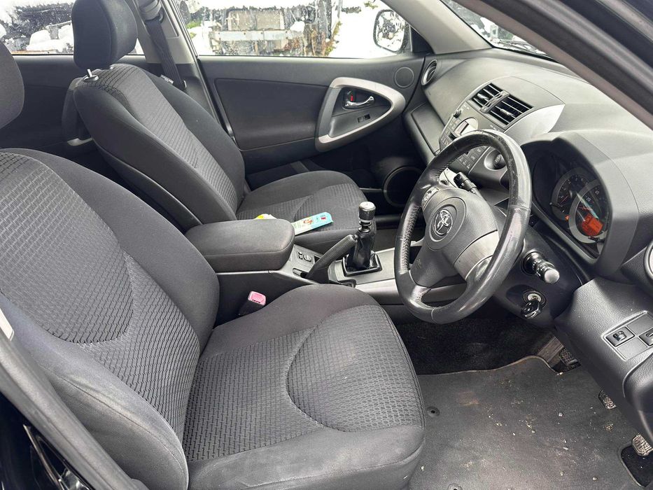 Продава се на части: Toyota RAV4 2.2 D-4D 136 к.с., 2007 г ръчка