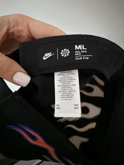 Шапка с козирка Nike flame sportswear club с пламъци y2k стил