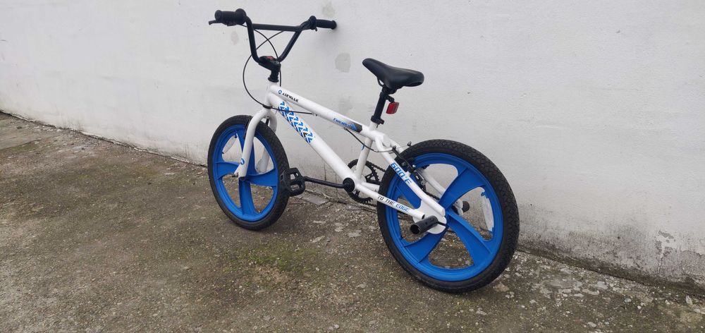 Bicicleta Bmx cu roti de 20 inch