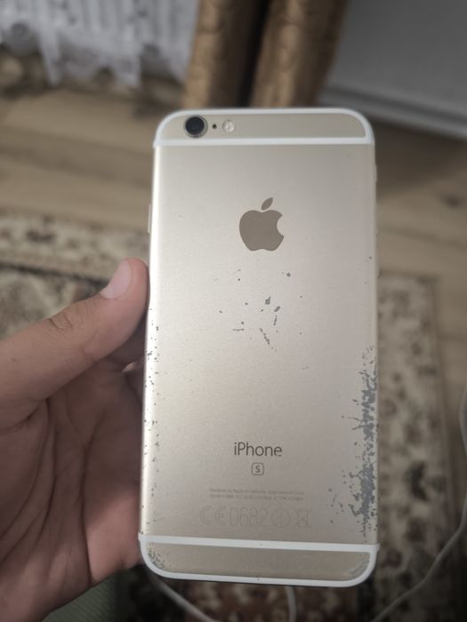 Se vând trei telefoane pentru piese