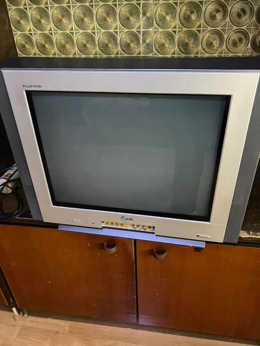 Шкафы, столы, тумбы