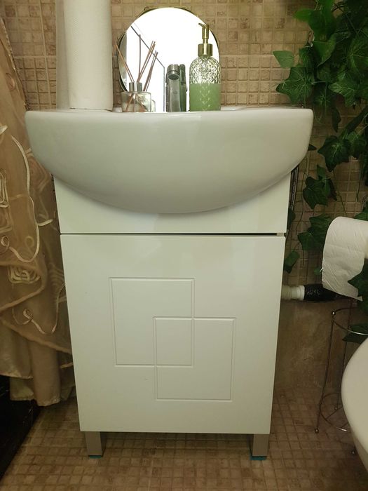 Мивка с шкаф за баня 90€