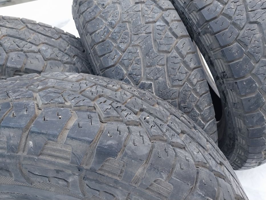 4 шины Hankook 265 70 R17.