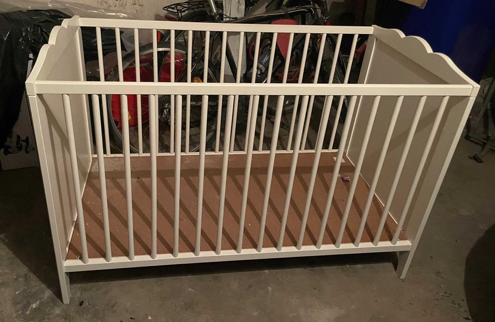 Patut din lemn cu doua laterale pline