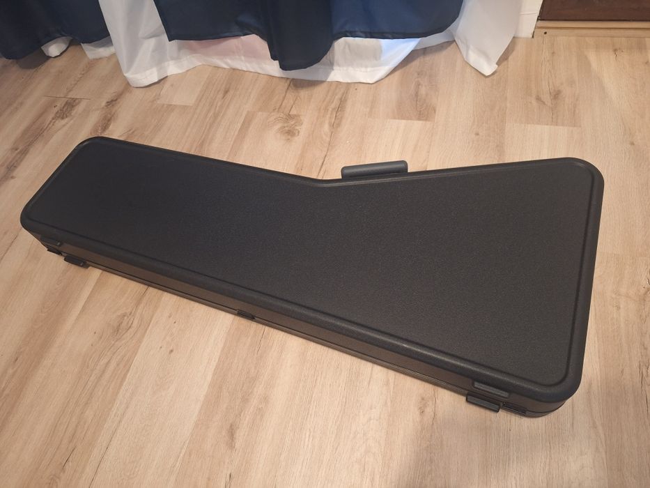 Куфар на Jackson за King V китари!