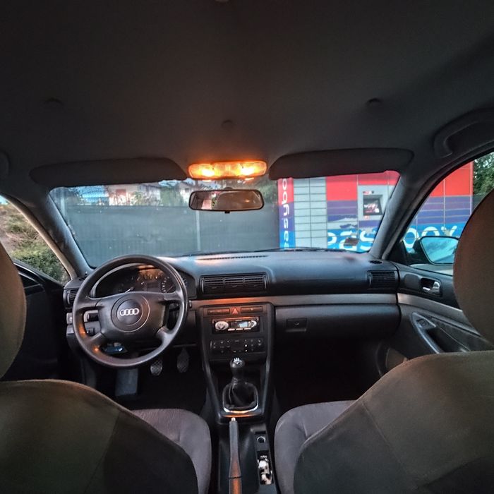 AUDI A4 1999 — imagine 2