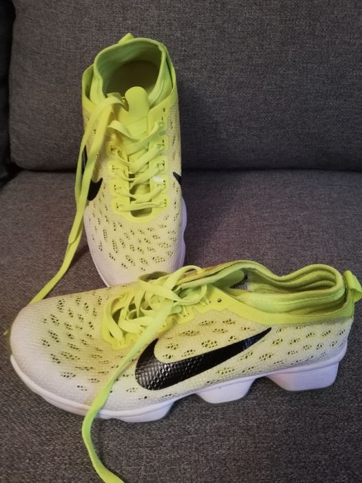 Обувки. Спортни юношески.