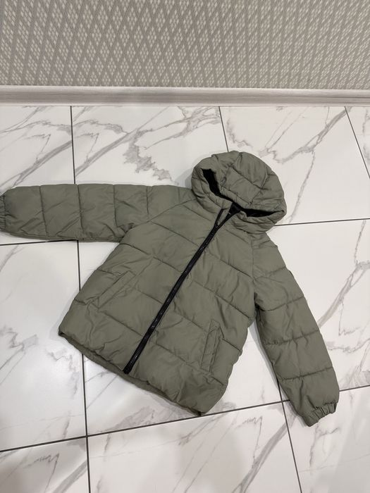 Продам куртку на мальчика Mango