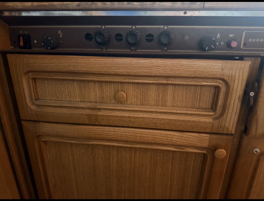 Кухненско комплект с Хладилник и котлони от Каравана Electrolux