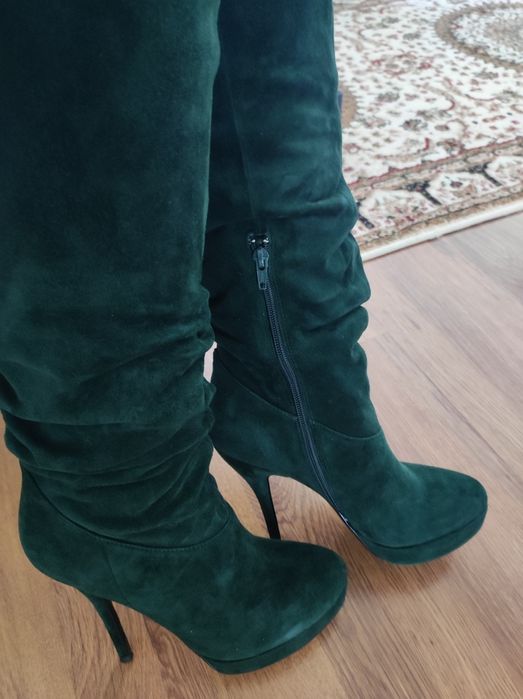 Продам замшевые сапоги