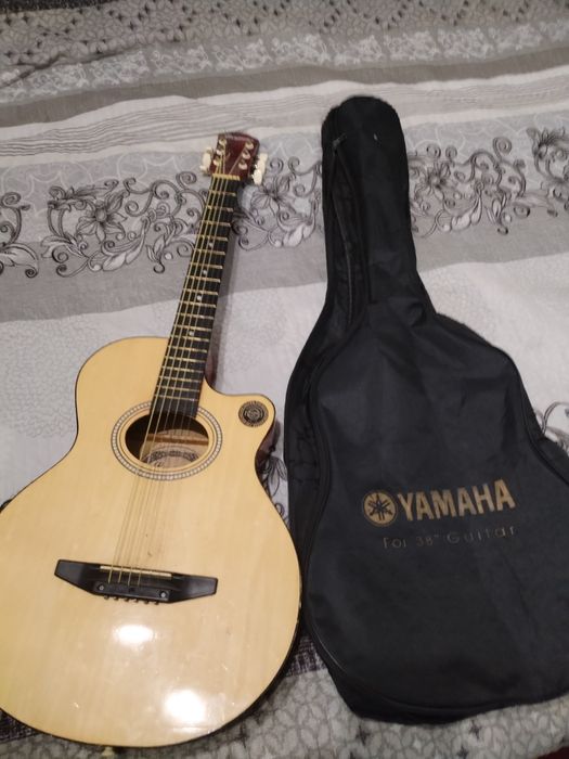 Продам гитару состояние хорошее