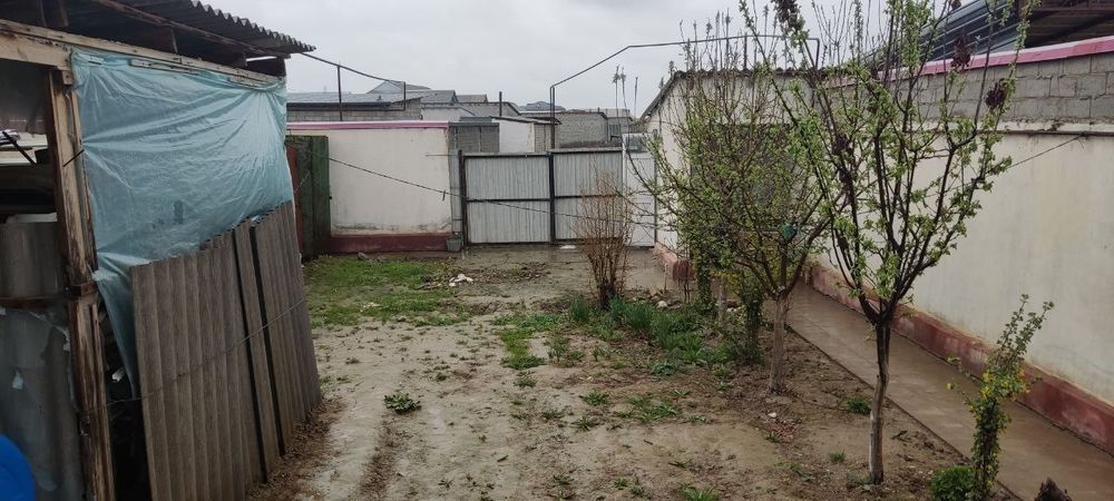 Uy sotiladi 2 sotixli