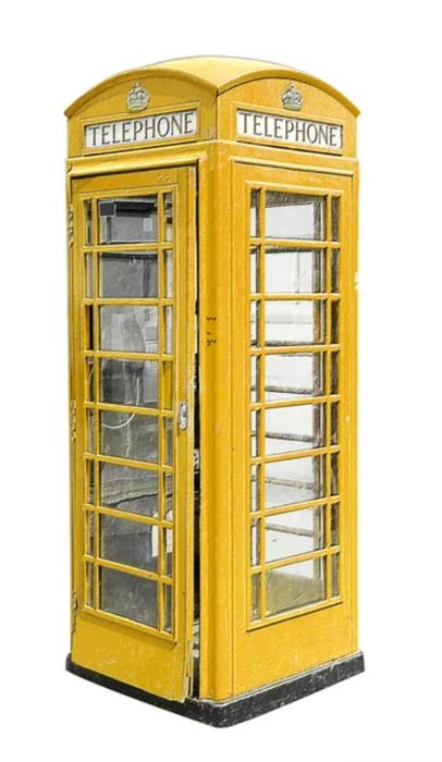 Телефонная будка.