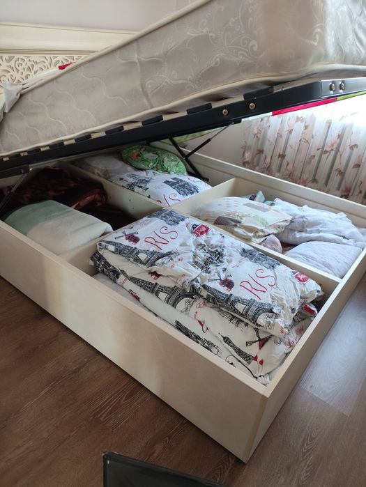 Продам двухспальнюю кровать