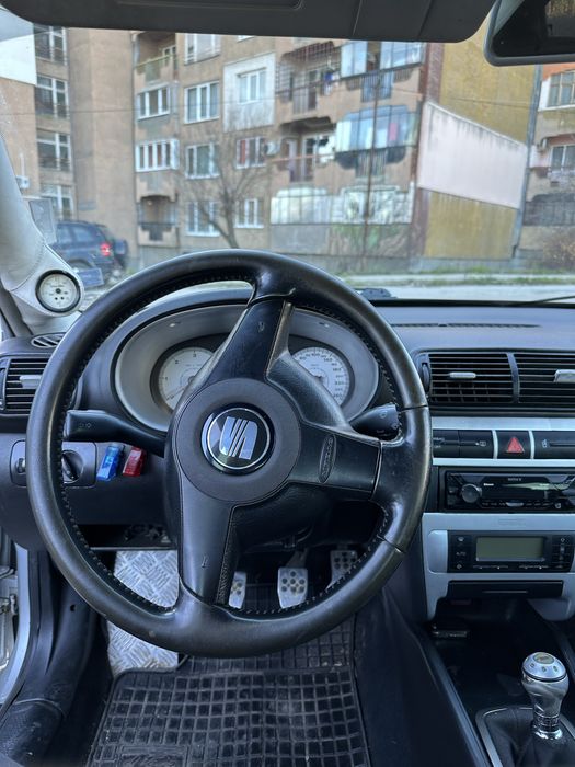 Seat Leon на части или цял