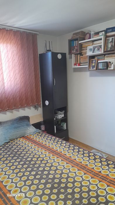 Casă la țară, condiții de bloc, de închiriat