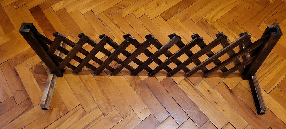 Дървена разтегателна решетка / декоративна преграда — масив, стабилна