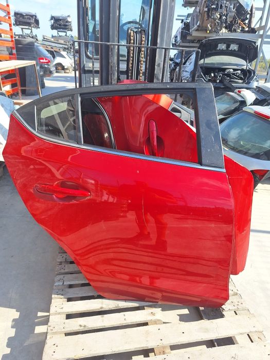 Задна дясна врата Mazda 3 hatchback / Мазда 3 хечбек 2016г.