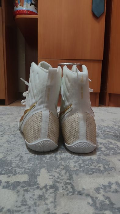 Nike machomai 3 золотистые