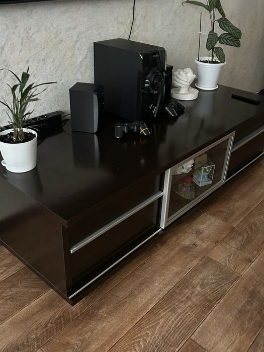 Продаю полку под телевизор