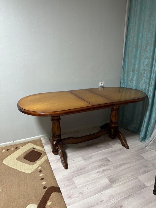 Стол обеденный гостевой