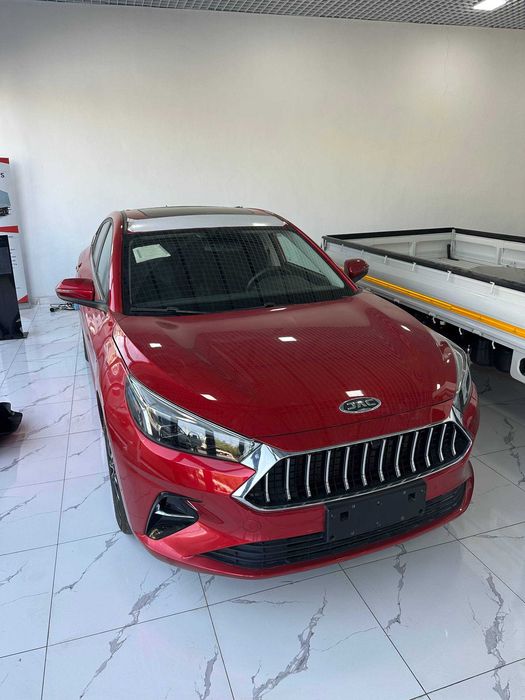 JAC J7 автомобилини катта чегирмада ва қўшимча совғалар билан харид қи
