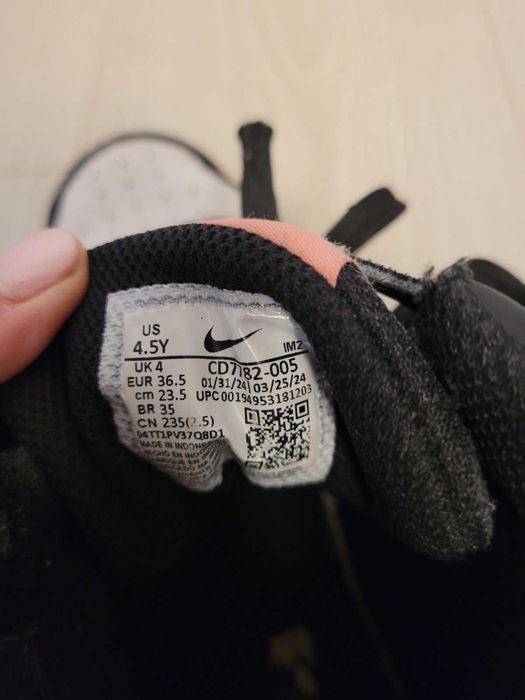 Детски есенни обувки Nike за момиче - номер 36.5-37. Цена 46лв
