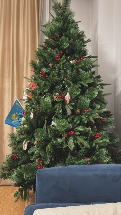 Ёлка 2,10 м новая — эффектная и плотная