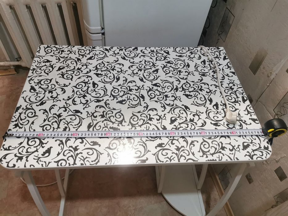 Стол компьютерный, компактный, удобный