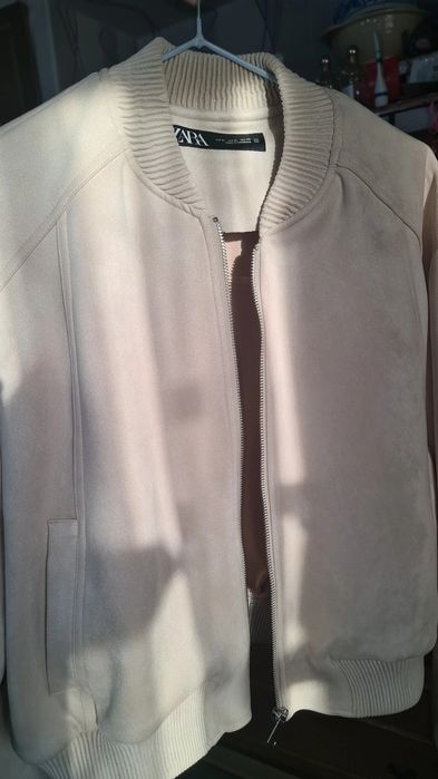 Продам бомбер новый, zara