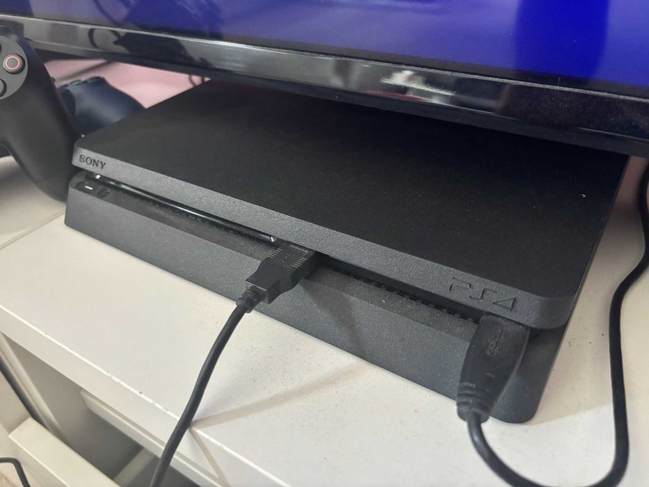 PS4 Slim 500GB + PSVR + Move + 2 Controllers + 8 Games AAA Bundle