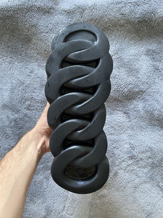 Versace chain reaction