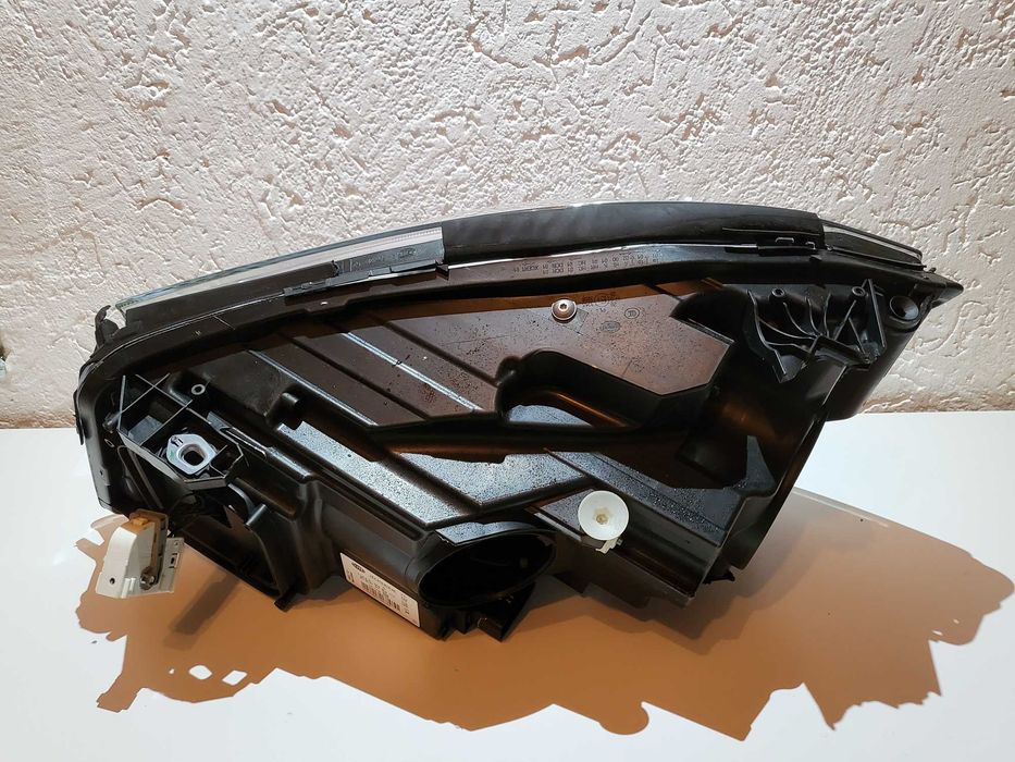 Mercedes-Benz GLA 2014 2017 FAR Cu Xenon Dreapta