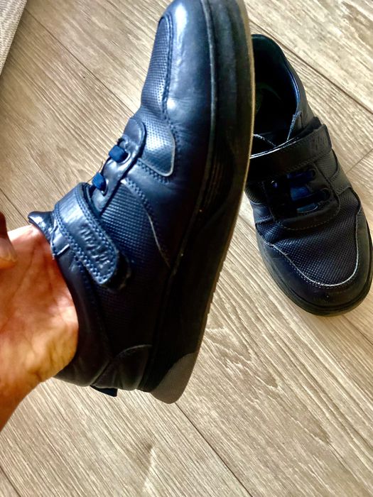 Продам туфли на мальчика