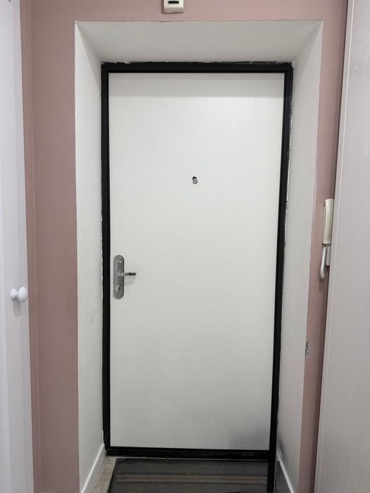 Продам железную входную дверь