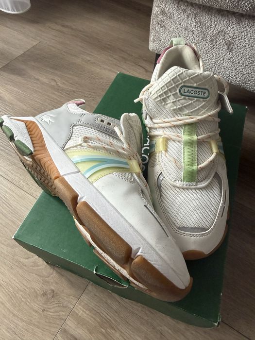 Продам кроссовки Lacoste
