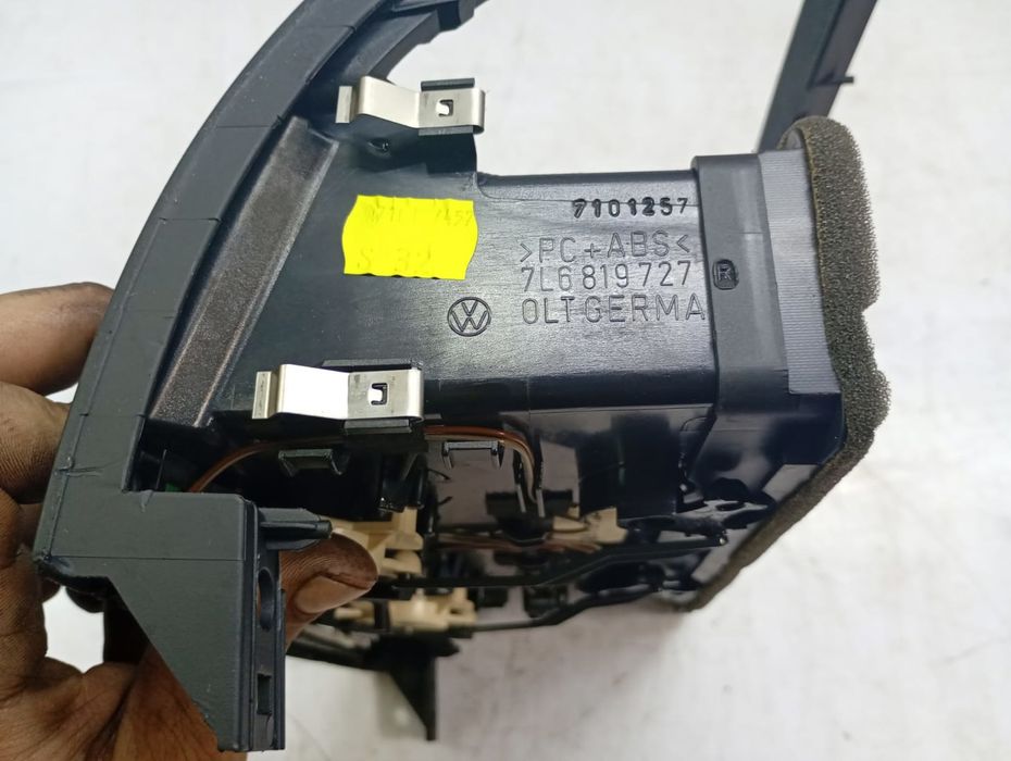 Grila ventilatie bord 928075r Volkswagen Touareg 1 (7L) (2002 - 2007) 3.0 tdi CAS 3.0 tdi CAS
