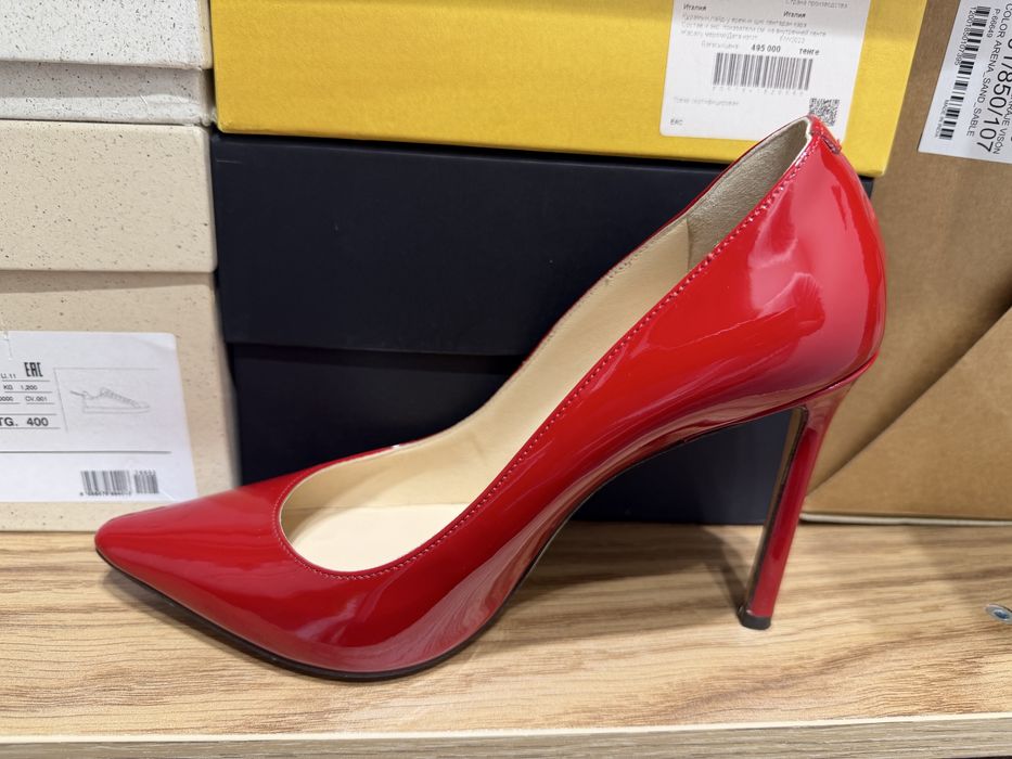 Красные туфли Jimmy Choo