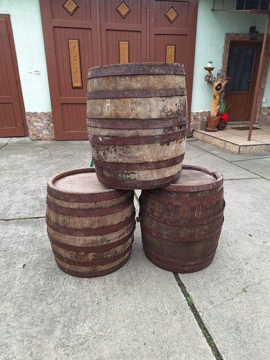 Vand Centeifuga , Butoaie si o moara de cereale.
Centrifuga pentru sto