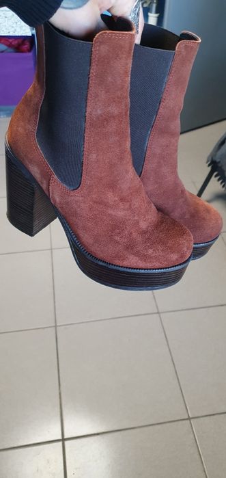 Боти, натурална кожа.