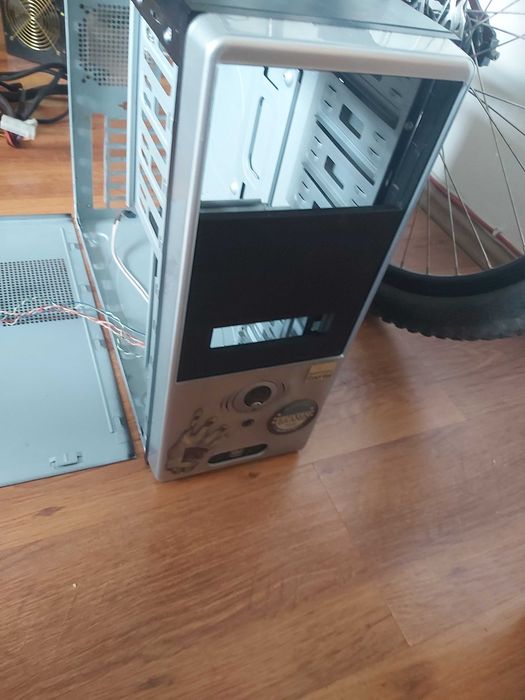 Carcasa recuperata din dezmembrari (PC Case)