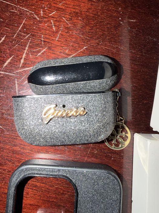 Продам guess оригиналы чехлы