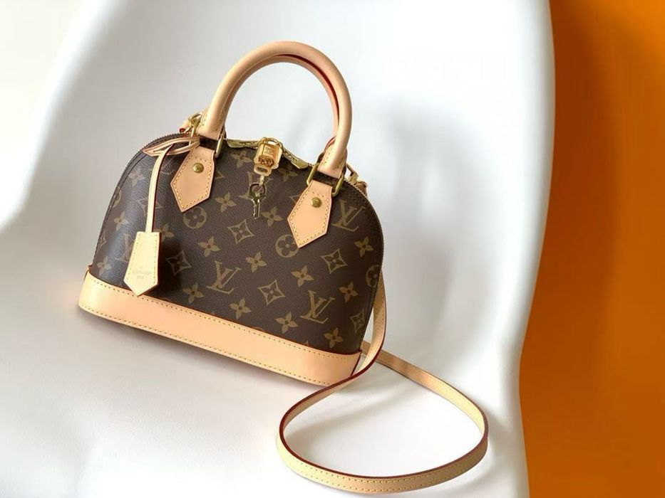Сумка Alma BB LV Louis Vuitton