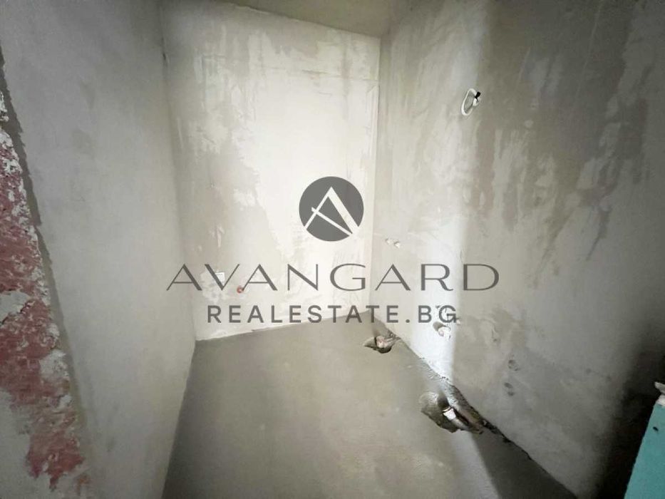 Продава се Тристаен апартамент в Пловдив, Остромила - 132 кв.м за 682 €/кв.м - Снимка #4