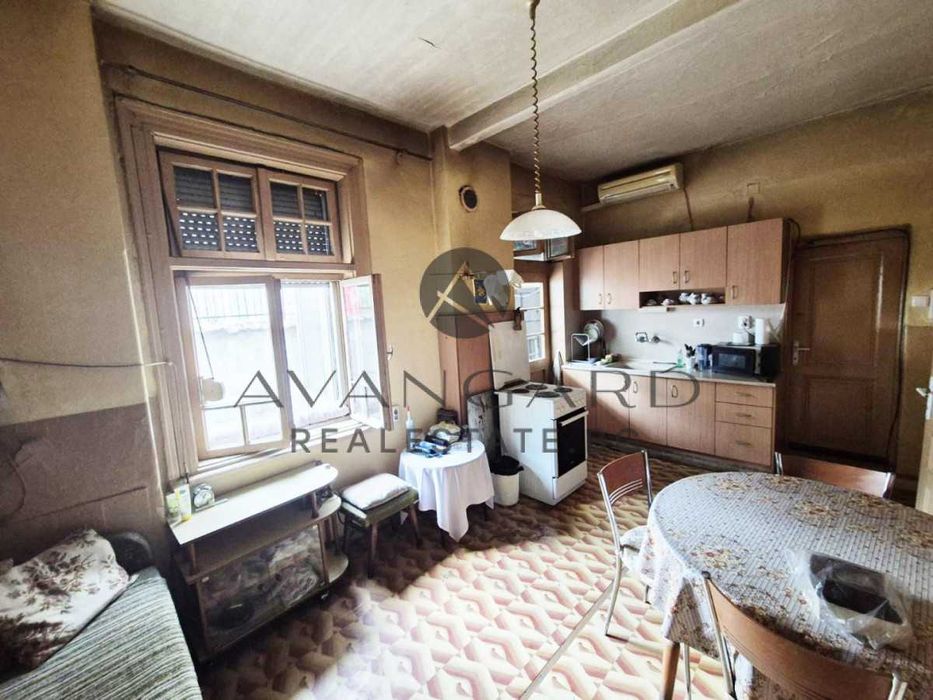 оф.22875 Двуетажна къща с магазин/ Градската градина